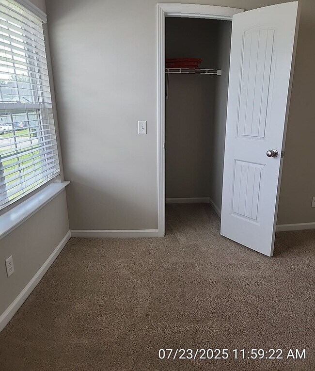 Building Photo - 64 Sunflower Cir NE