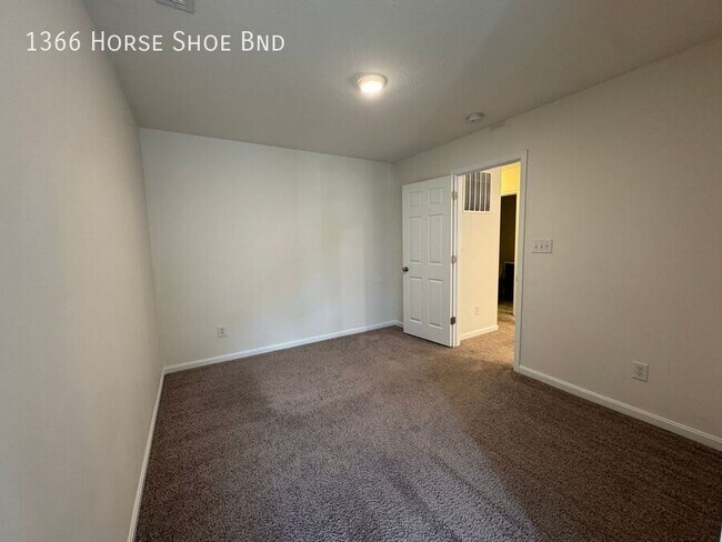 Building Photo - 1366 Horse Shoe Bnd