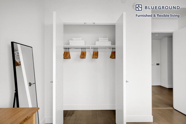 Building Photo - 27-19 44th Dr