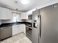 Building Photo - 2210 Parkview Dr