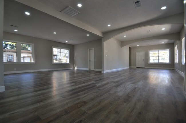 Building Photo - 7604 Avenue I