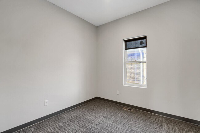 Building Photo - Spacious Brand New 8 Bed + 4 Bath near U of M!