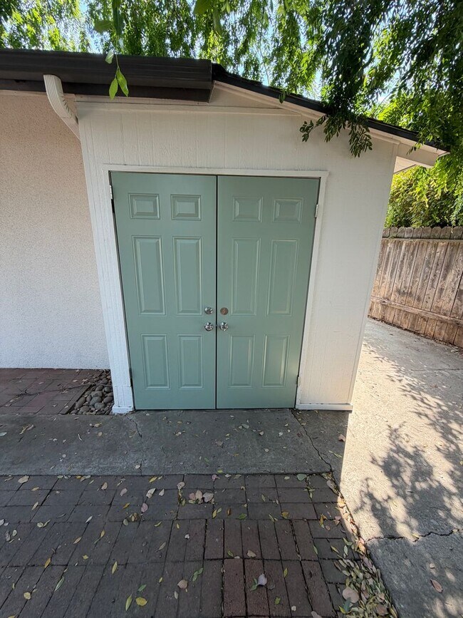 Building Photo - Remodeled home