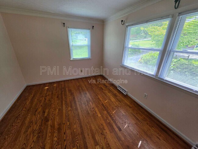 Building Photo - 15 Ginell Cir