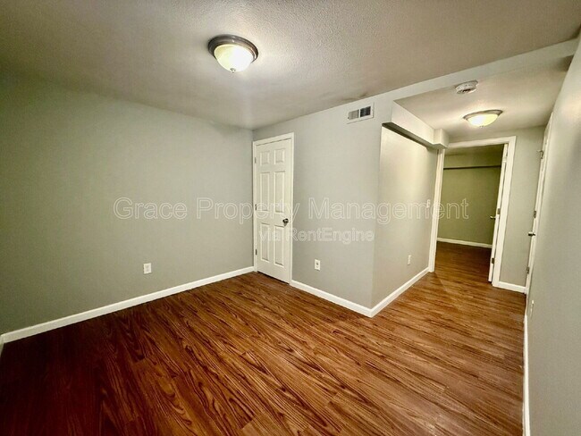 Building Photo - 7899 York St