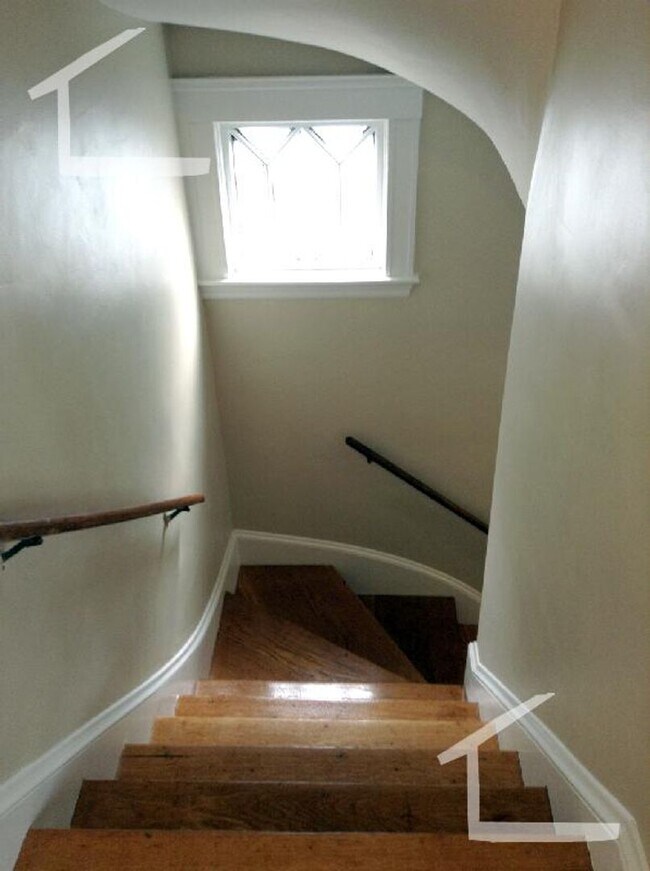 Building Photo - Central Location. Heat, Hot Water Included...