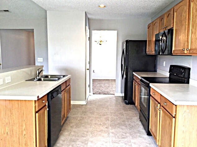 Building Photo - 5060 Thornton Dr