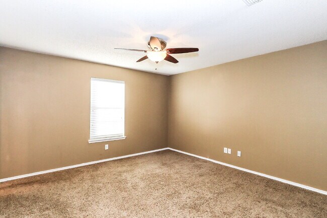 Building Photo - 6 month, 9 month or 12 month leases availa...