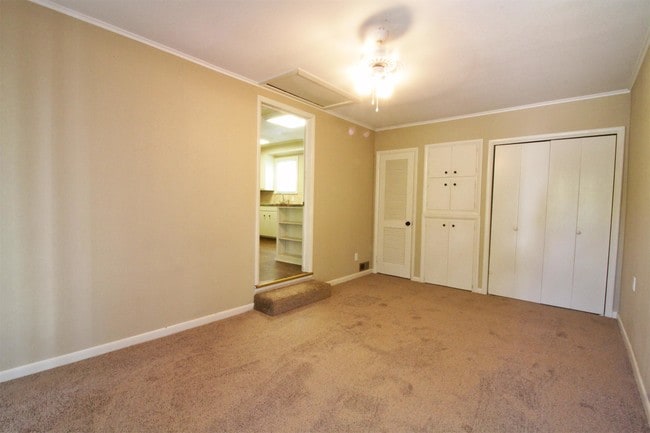 Building Photo - 303 N 43rd St