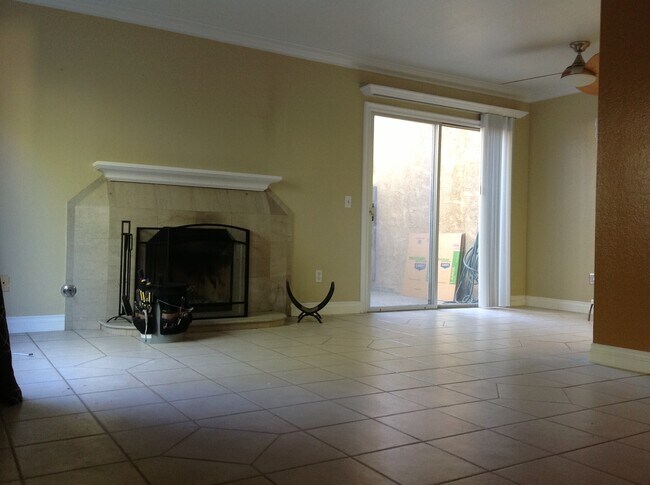 Living Room - 918 S Mountain Ave