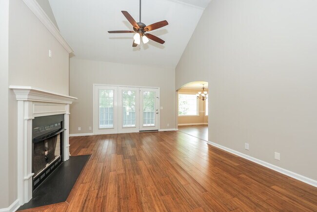 Building Photo - 6381 Paddington Way