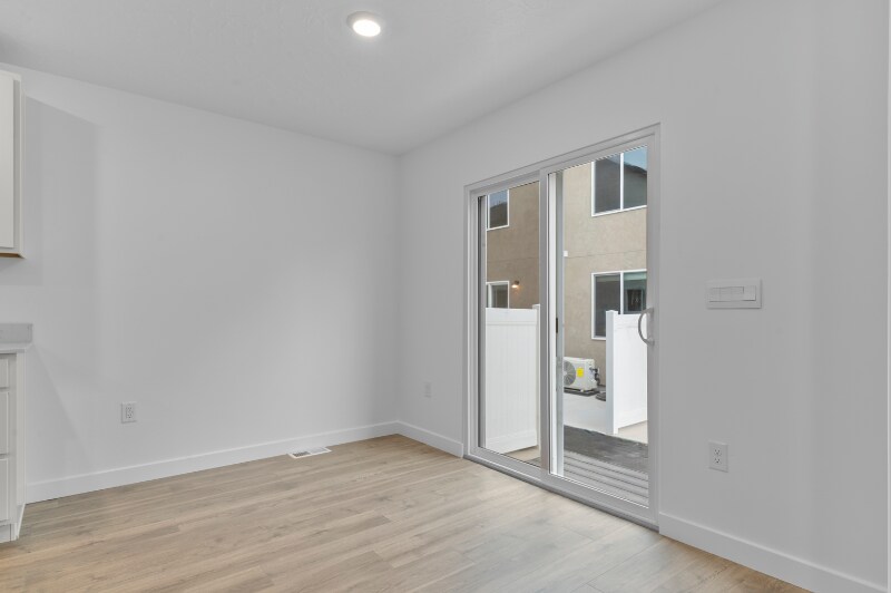 Building Photo - 1498 720 N