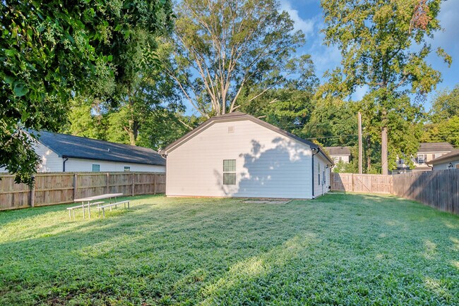 Building Photo - LIVE CLOSE TO THE ACTION — Modern 3-Bedroom Rental in Charlotte’s Reid Park!