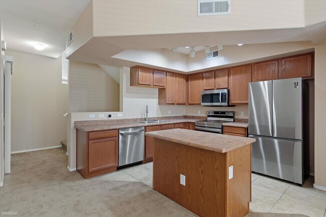 Building Photo - 2 br, 2.5 bath Condo - 240 W Juniper ave U...