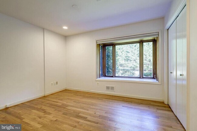 Building Photo - 6710 Persimmon Tree Rd