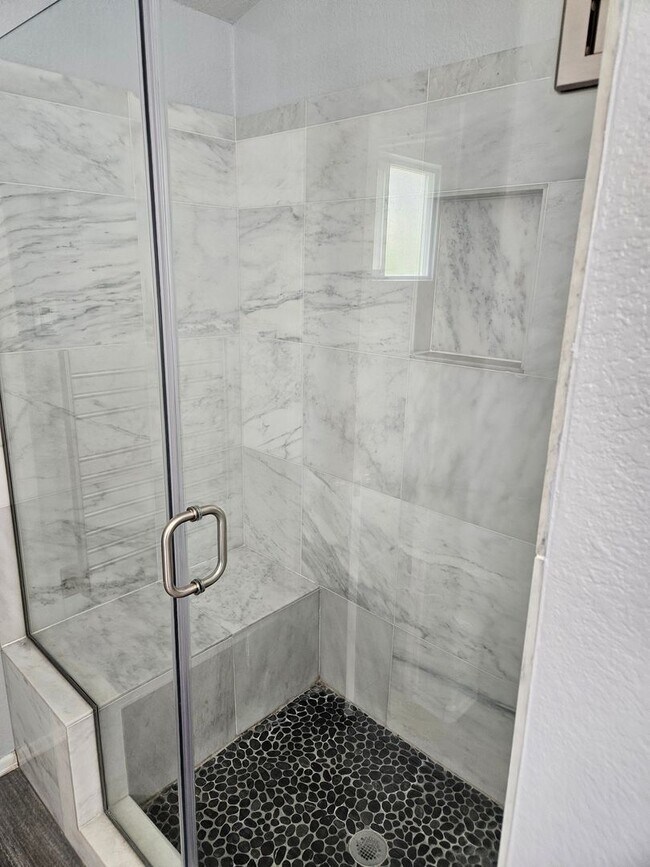 Building Photo - Castle Pines Fabulous 5 Bedroom Oasis Avai...