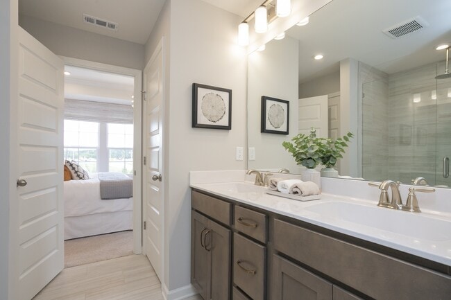 Building Photo - 5339 Bellflower Hls
