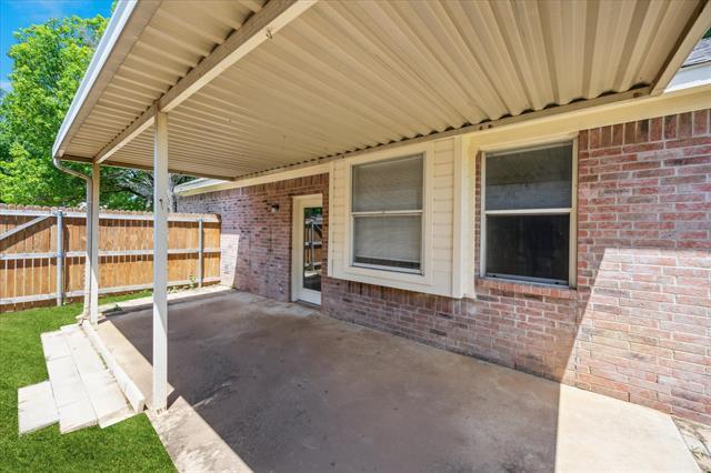 Building Photo - 3933 Parkhaven Dr