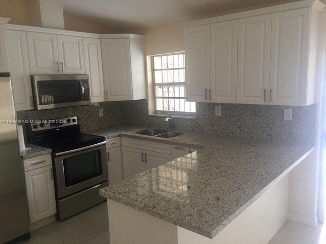 Building Photo - 1236 SW 104th Ct
