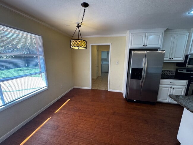 Building Photo - Stunning home located near Frank Higginbot...