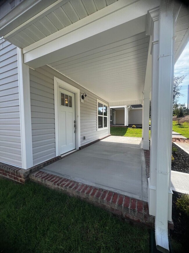 Building Photo - 202 Samson Trl