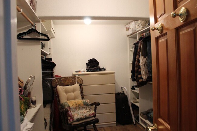 Building Photo - Gorgeous