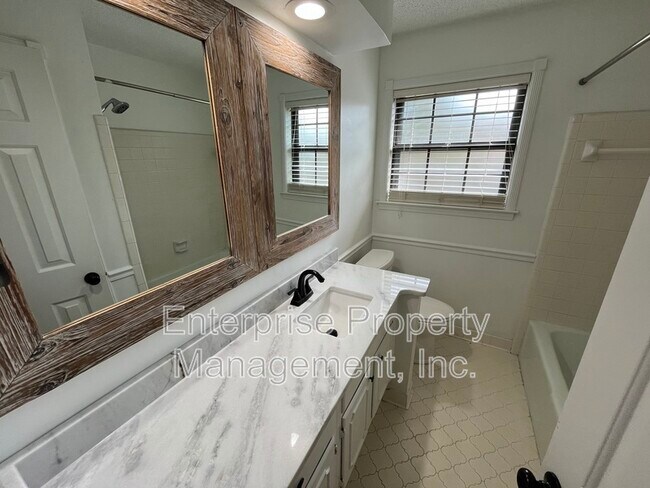 Building Photo - 1764 Chertsy Dr