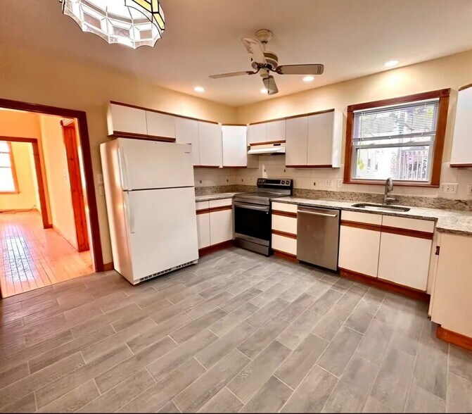 Primary Photo - 8 Berkeley St