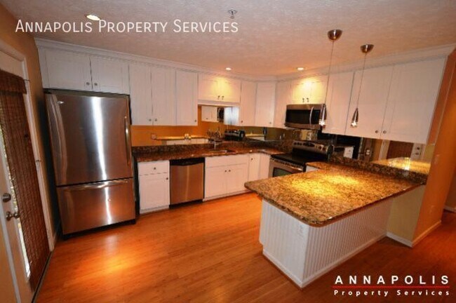 Building Photo - 631 Admiral Dr