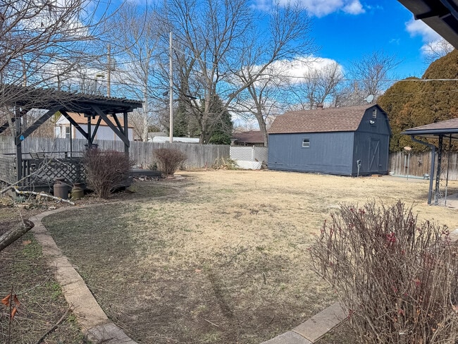 Building Photo - 1518 Cinderella Ave