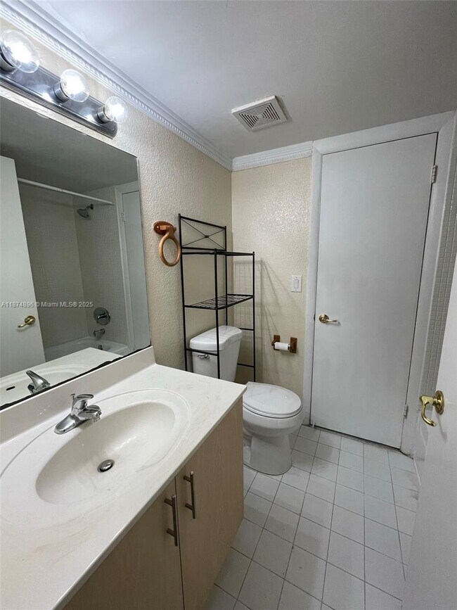 Building Photo - 4215 N University Dr