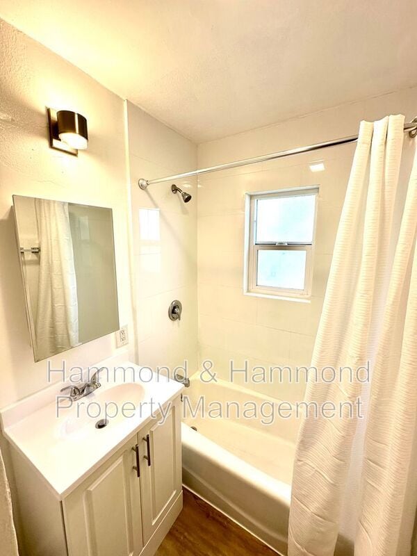 Building Photo - 5854 Tujunga Ave