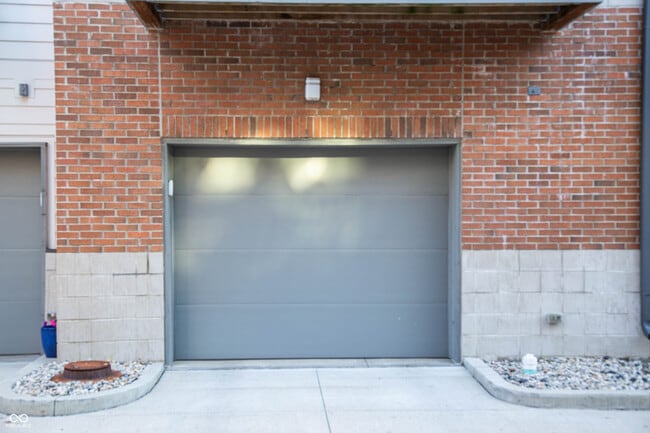 Building Photo - 743 Bates St