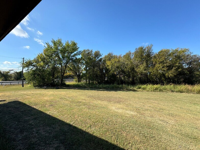 Building Photo - 1701 Cedarview Cir