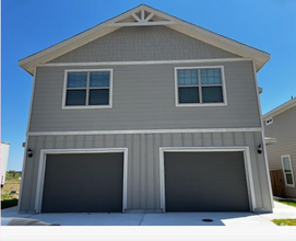 Building Photo - 10330 Lynwood Vlg