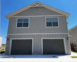 Building Photo - Gated 3-Bed Townhome Near SeaWorld & Lackland AFB — Pets Welcome!