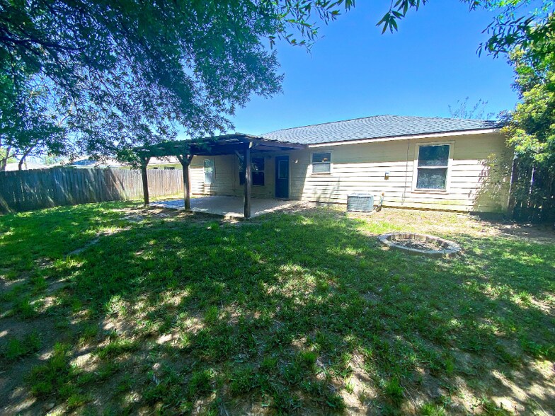 Building Photo - 16318 Long Valley Ct