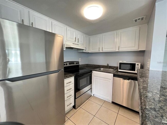 Building Photo - 2535 N Alafaya Trail