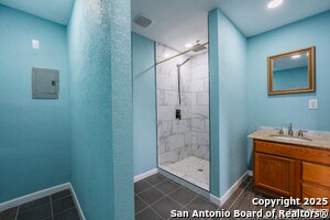 Building Photo - 1002 River Oak Dr