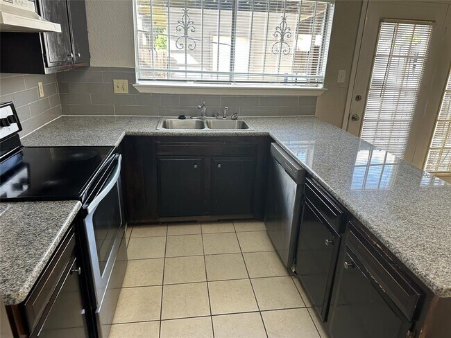 Building Photo - 12881 High Star Dr