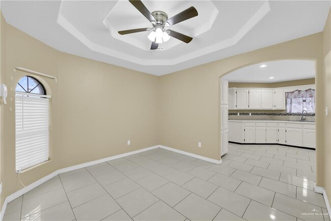 Building Photo - 23 Tulip Cir