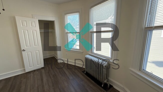 Building Photo - 917 Pembroke Ave