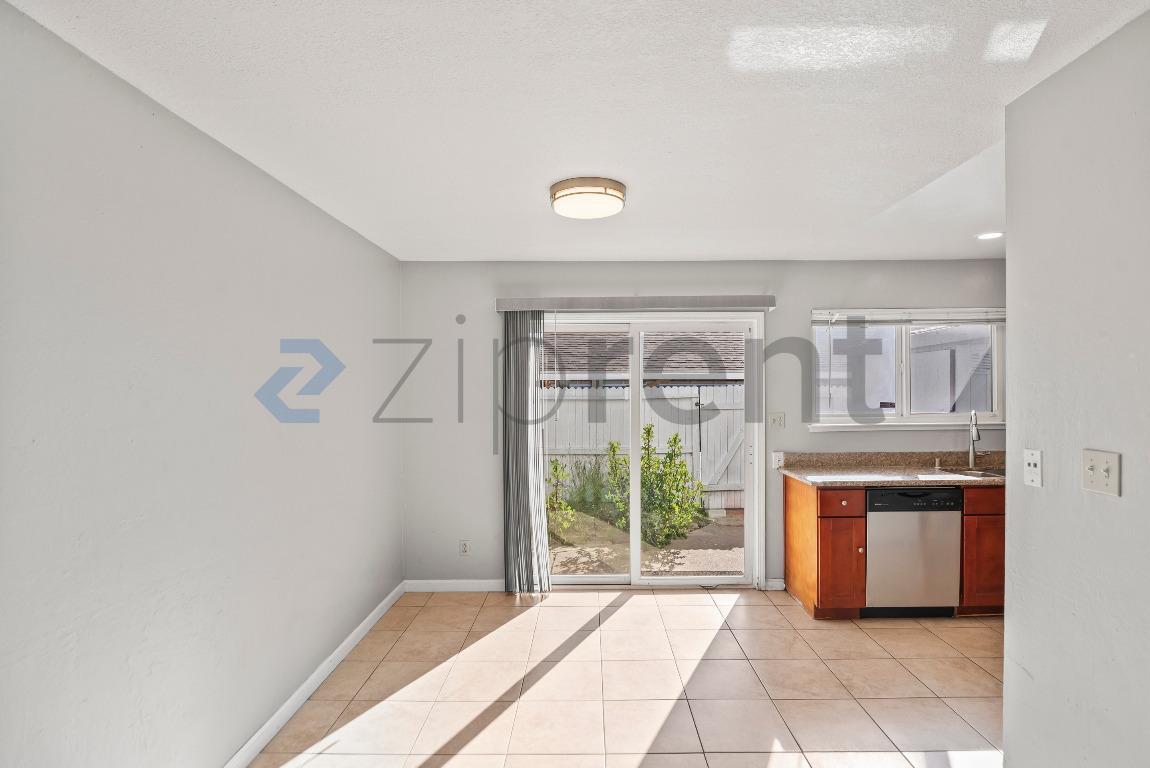 Building Photo - 38605 Royal Ann Common