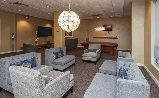 Building Photo - 711 Cosmopolitan Dr NE