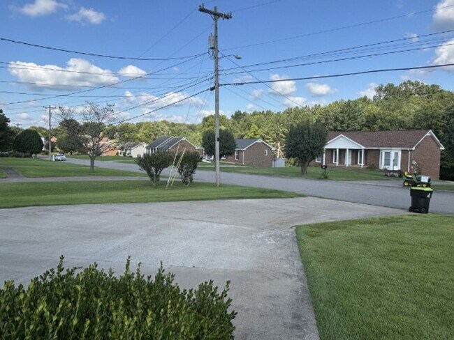 Building Photo - 1985 Waywick Dr