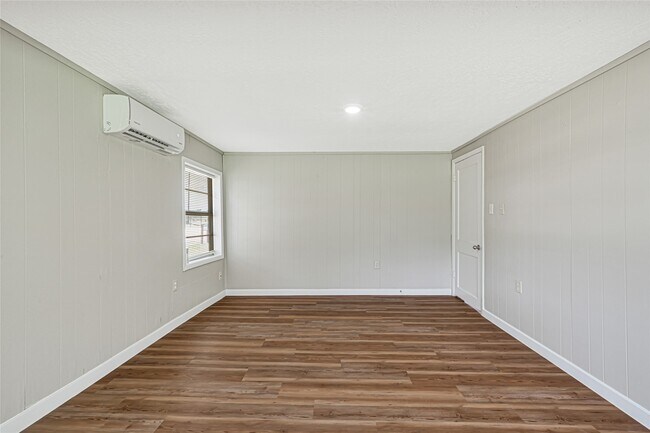 Building Photo - 4568 Dunnam Rd