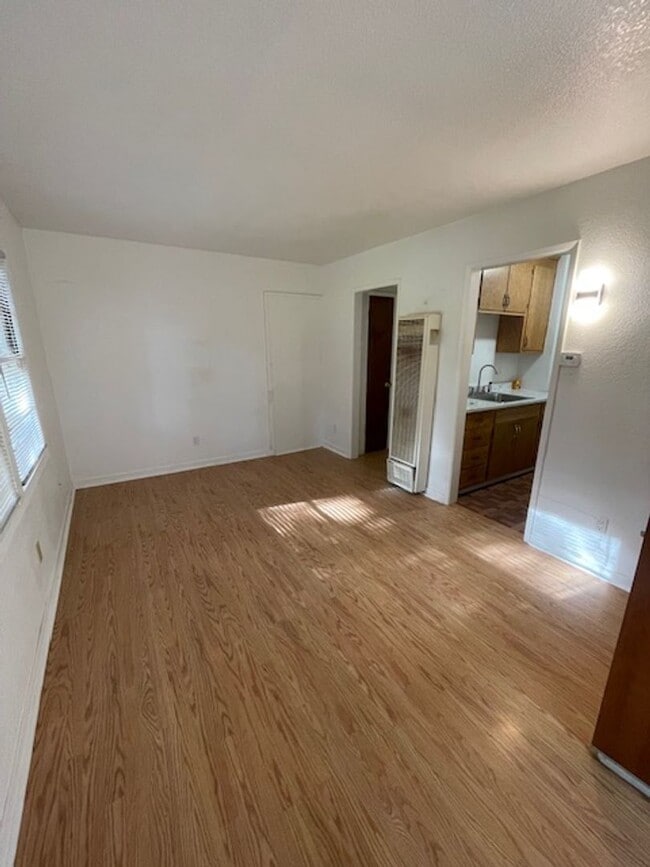 Building Photo - 13129-13129 Hazel Ave