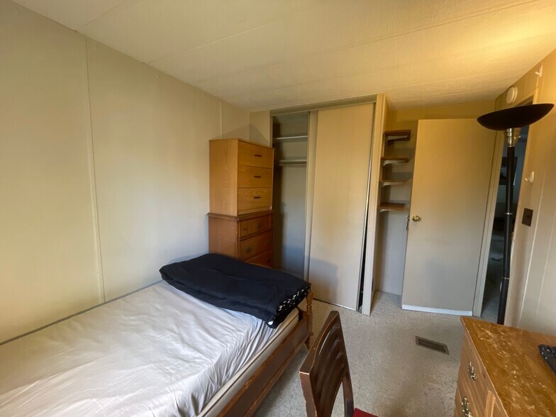 Building Photo - 107 Mary Ln