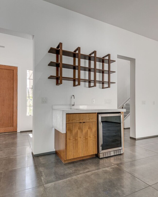 Building Photo - Luxury Summerlin Living in Gated Canyon Crest Community