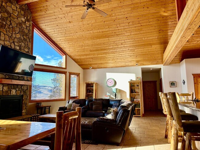 Building Photo - 33 Timberline Dr